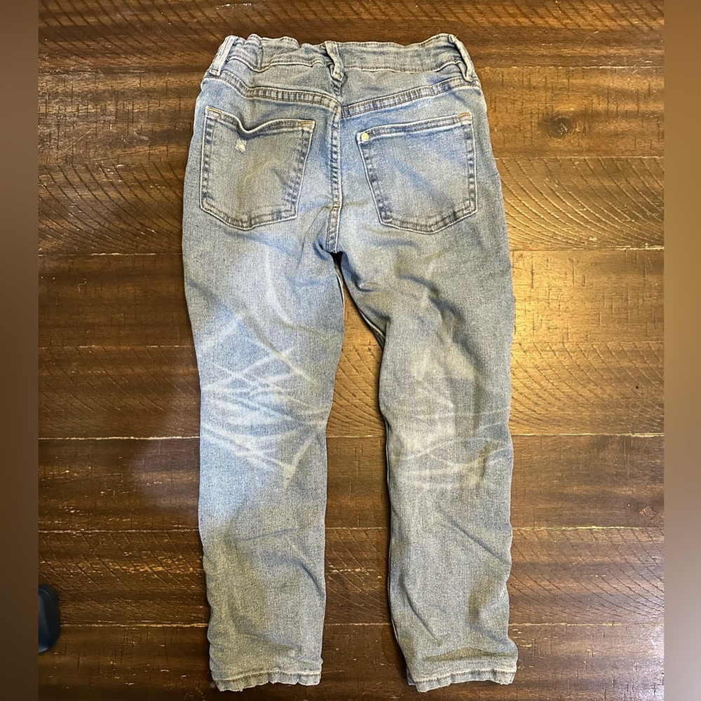 Great Condition Boys 6-7 size can’t remember where we bought them . Distressed